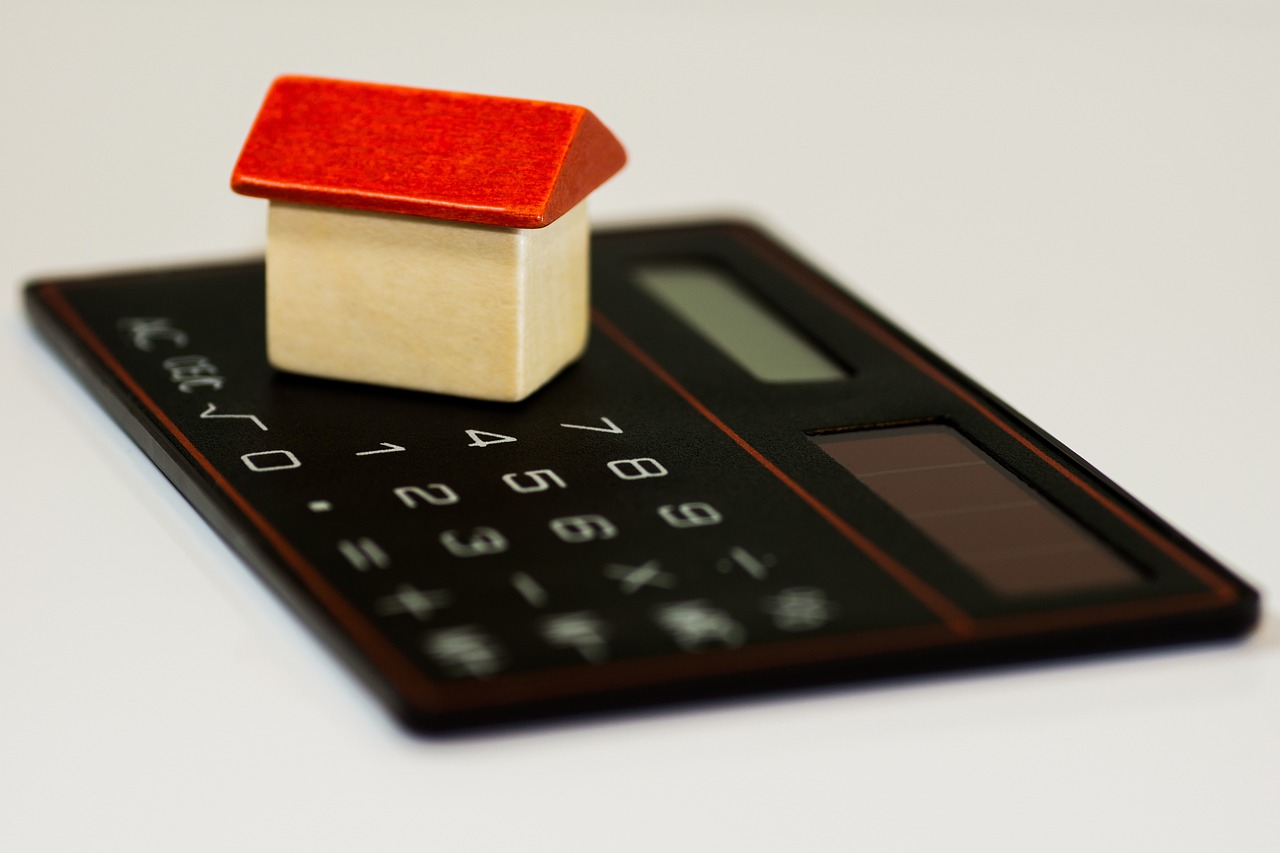 Skąd wziąć pieniądze na dom? Praktyczne sposoby finansowania